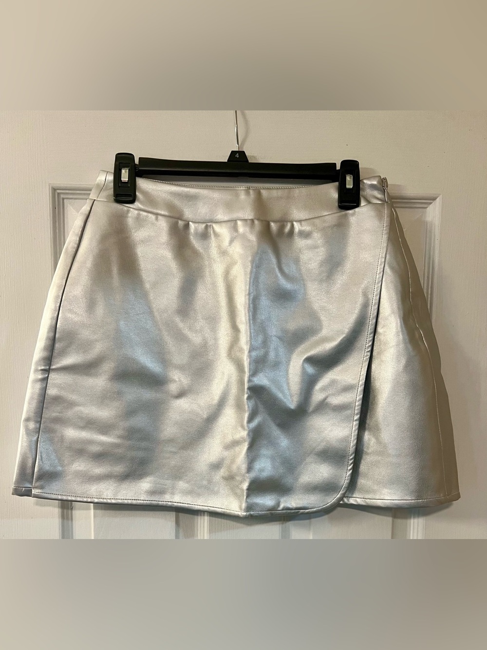 NWT SSYS Astrid Metallic Silver Faux Leather Skort Size Small